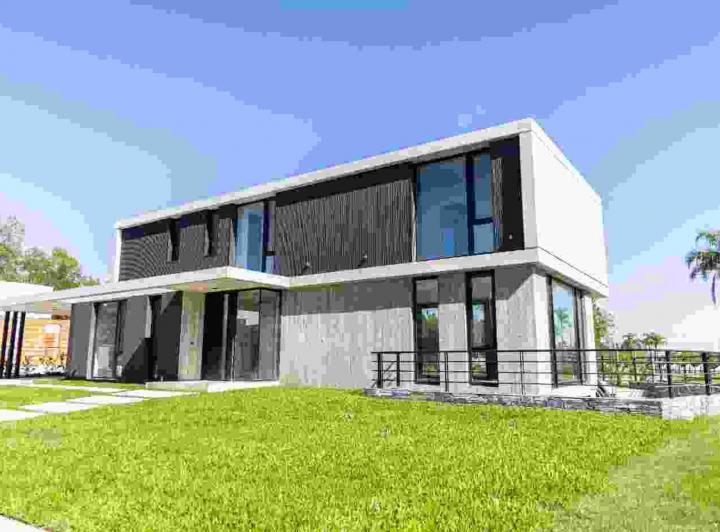 Casa · 367m² · 7 Ambientes · 2 Cocheras