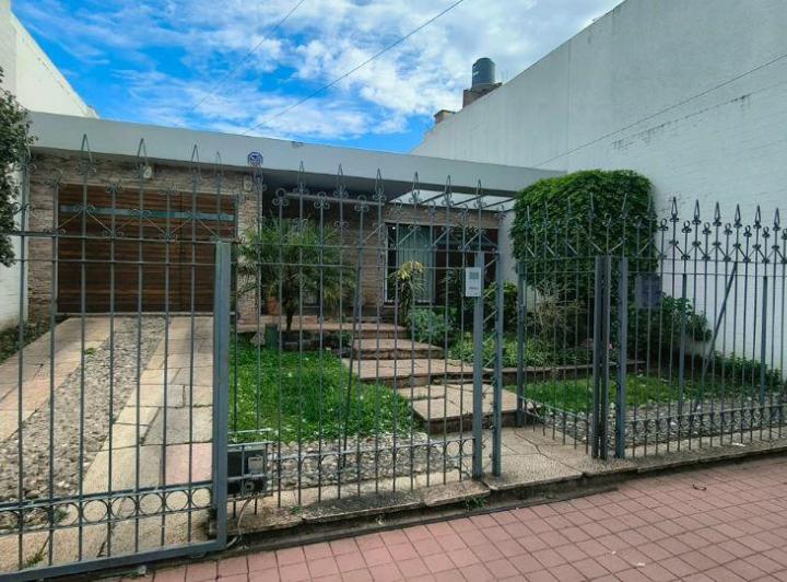 Casa · 300m² · 7 Ambientes · 2 Cocheras