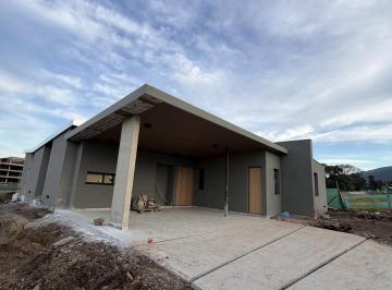 Casa · 270m² · 3 Dormitorios · 2 Cocheras · Casa a Estrenar en San Pablo