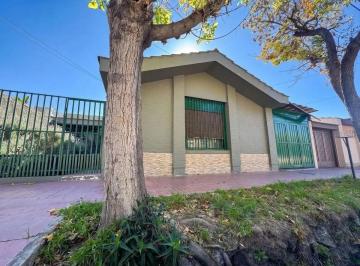 Casa de 1 ambiente, Godoy Cruz · B° Amaro Godoy Cruz Casa en Venta| 3 Dorm. | 3 Baños | Cochera Doble