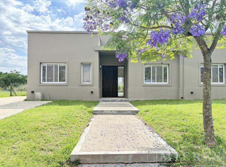 Casa · 185m² · 4 Ambientes · 2 Cocheras