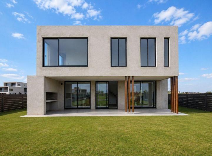 Casa · 283m² · 6 Ambientes · 4 Cocheras