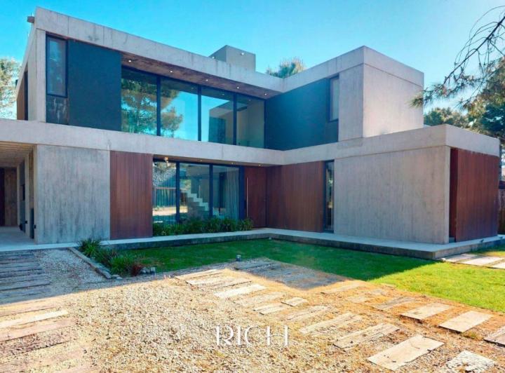 Casa · 310m² · 5 Ambientes