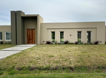 Casa · 310m² · 4 Dormitorios · 4 Cocheras · Casa en Haras San Pablo