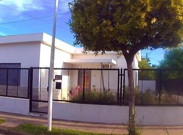 Casa · 133m² · 5 Ambientes · 2 Cocheras · Venta Casa 2 Dorm. y Jardín en Capitan Bermudez a m de La Ruta Lado Río