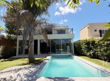 Casa · 242m² · 4 Ambientes · 3 Cocheras · Venta - Casa - Los Arces - La Cañada de Pilar - Pilar - Apto Credito