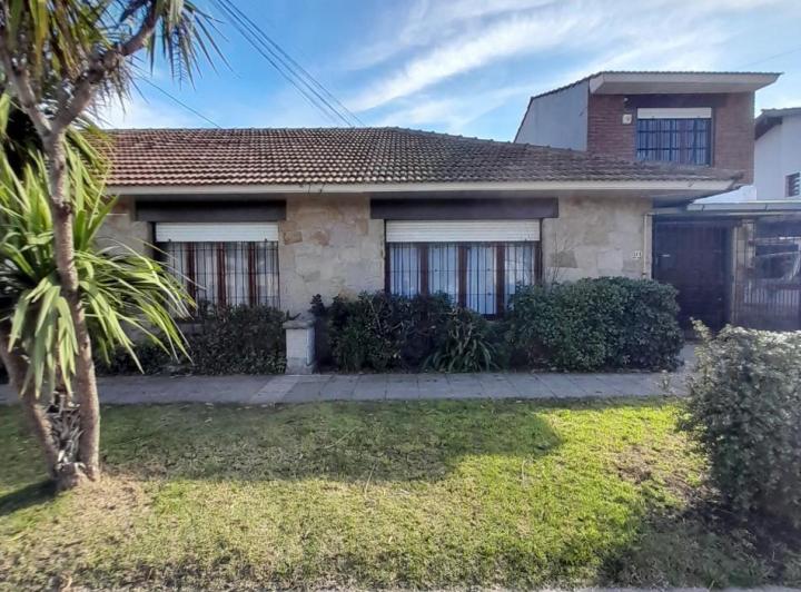 Casa · 131m² · 6 Ambientes · 1 Cochera