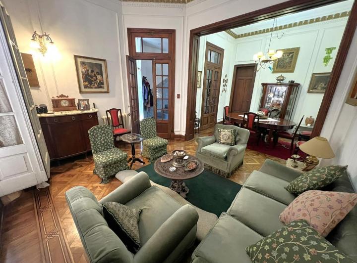 Casa · 220m² · 5 Ambientes