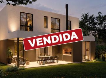 Casa · 171m² · 4 Ambientes · 1 Cochera · Casa en Venta 4 Ambientes El Olivar Pilar