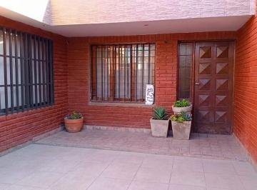 Casa · 270m² · 5 Ambientes · 2 Cocheras · Vende Casa, Dpto, Local Comercial, Galpon Arguello