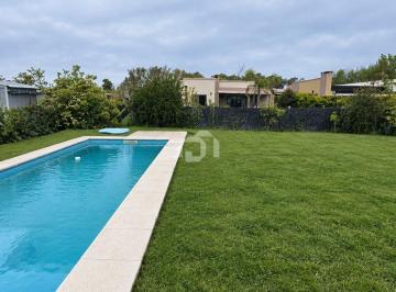Casa · 140m² · 4 Ambientes · 2 Cocheras · Casa en Alquiler en San Ramón, Pilar del Este, Pilar