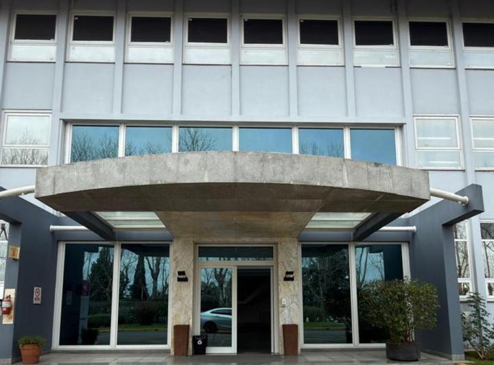 Oficina comercial · 389m² · 4 Ambientes · 5 Cocheras