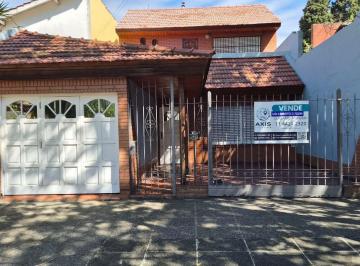 Casa · 223m² · 6 Ambientes · 2 Cocheras · Casa en Banfield Este
