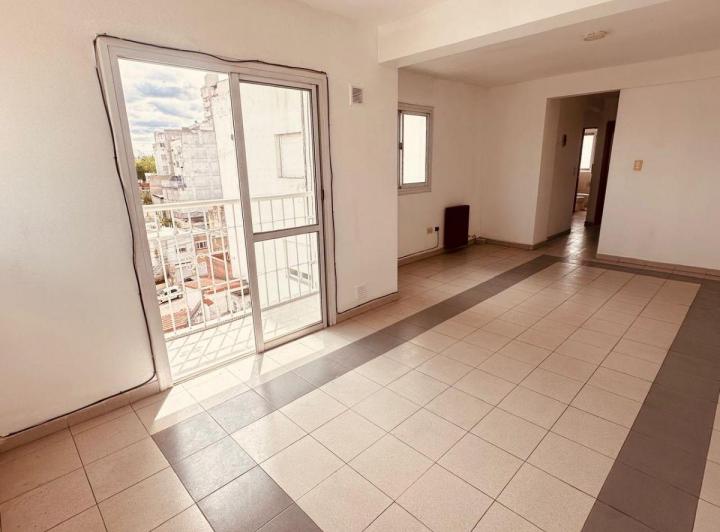Departamento · 75m² · 6 Ambientes · 1 Cochera