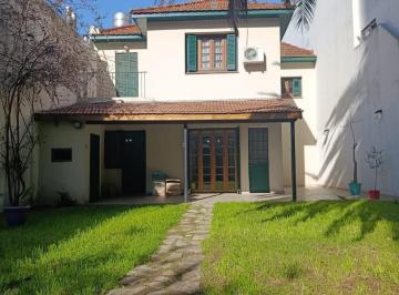 Casa · 126m² · 4 Ambientes · 1 Cochera · Casa con Jardín y Cochera Cubierta en San Martín Centro