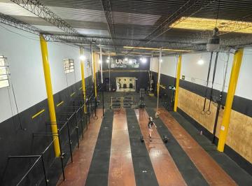 Bodega-Galpón · 650m² · Galpón en Alquiler Sobre Av Principal Vgg + Oficinas