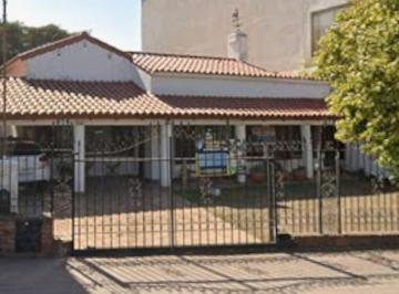 Casa · 209m² · 4 Ambientes · 3 Cocheras · Venta Casa en Cerro Amplio Terreno Local Comercial