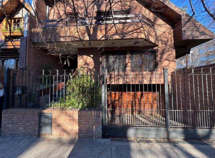 Casa · 238m² · 5 Ambientes · 2 Cocheras