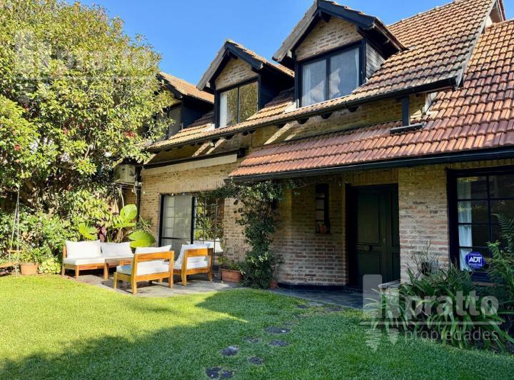 Casa · 200m² · 5 Ambientes · 2 Cocheras