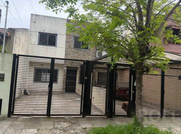 Casa · 120m² · 4 Ambientes · 1 Cochera · Alquiler Buen Duplex de 4 Ambientes en Carapachay Amplio Luminoso