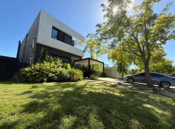 Casa · 280m² · 4 Ambientes · 6 Cocheras · Casa en Venta 4 Amb en Marinas, Puertos del Lago