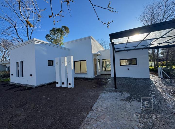 Casa · 181m² · 5 Ambientes · 2 Cocheras