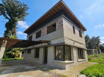 Casa · 180m² · 3 Dormitorios · Venta Chalet en El Bosque Peralta Ramos