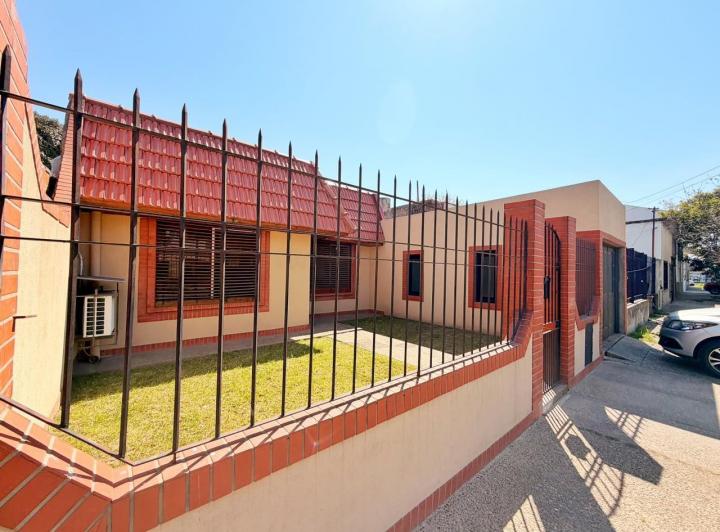 Casa · 220m² · 3 Ambientes · 1 Cochera