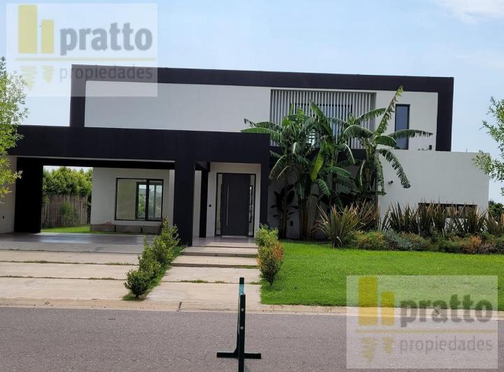 Casa · 967m² · 4 Ambientes · 4 Cocheras