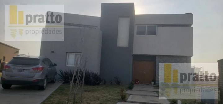 Casa · 220m² · 5 Ambientes · 2 Cocheras