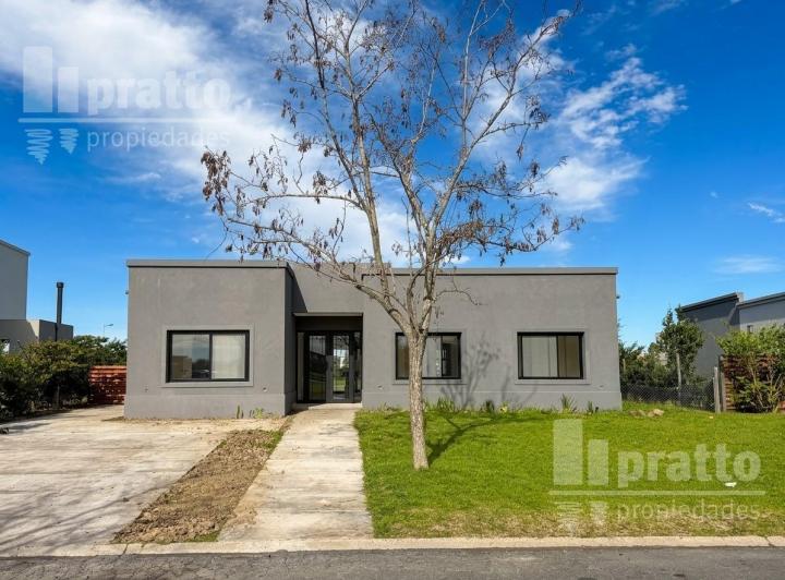 Casa · 160m² · 4 Ambientes · 2 Cocheras