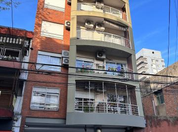 INGRESO RAMOS MEJIA · Alquiler Departamento 2 Amb. Luminoso, Contrafrente a Espacio Verde.