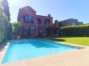 Casa · 260m² · 5 Ambientes · 2 Cocheras · Casa - Los Ombues