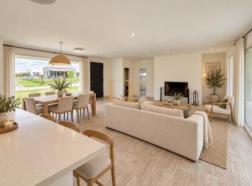 Casa · 150m² · 3 Ambientes · 2 Cocheras · Alquiler Casa Country Club Manuel Belgrano