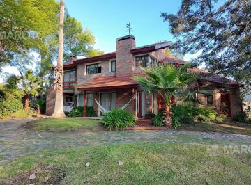 Casa · 240m² · 10 Ambientes · 4 Cocheras · Casa en Venta en Los Horneros con Vistas Al Golf - Maroto Propiedades