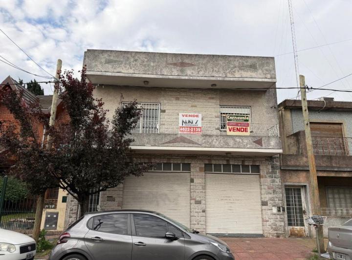 Casa · 250m² · 6 Ambientes · 4 Cocheras