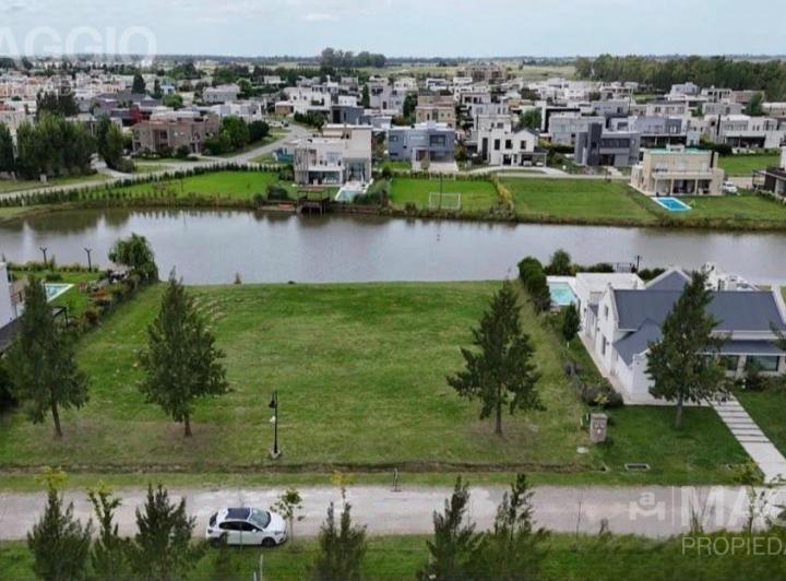 Terreno · 766m²