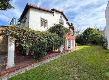 Casa · 800m² · 7 Ambientes · 1 Cochera · Casa en Venta a Refaccionar, con 5 Dorm. y Jardín - La Lucila, Vicente López