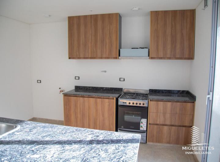 Casa · 140m² · 5 Ambientes · 2 Cocheras