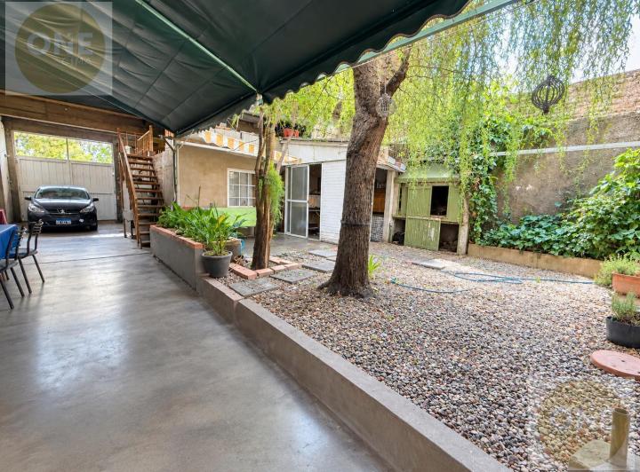Casa · 180m² · 4 Ambientes · 3 Cocheras