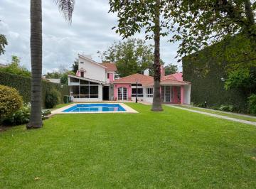 Quinta vacacional · 247m² · 3 Dormitorios · 3 Cocheras · Venta Quinta 5 Amb. Pileta y Parque. Moreno Sur