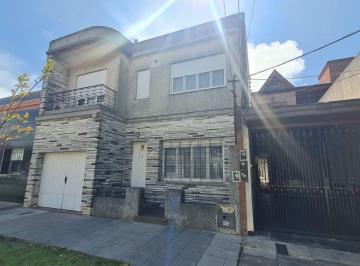 Casa · 120m² · 3 Ambientes · 1 Cochera · Venta Casa 3 Amb Parrilla C/garaje Villa Dominico
