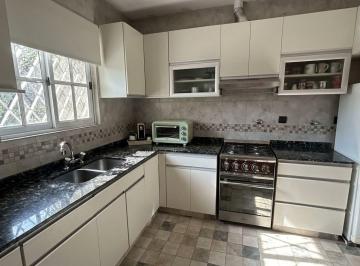Casa · 113m² · 3 Ambientes · 2 Cocheras · Venta Casa 4amb Casanova Todo Pb 2cochera Jardin