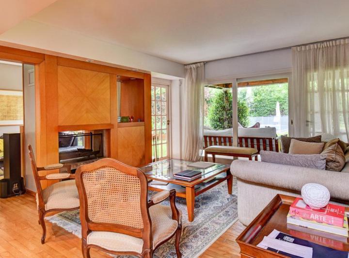 Casa · 190m² · 5 Ambientes · 2 Cocheras
