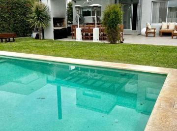 Casa · 220m² · 4 Ambientes · 2 Cocheras · Casa - Los Castaños