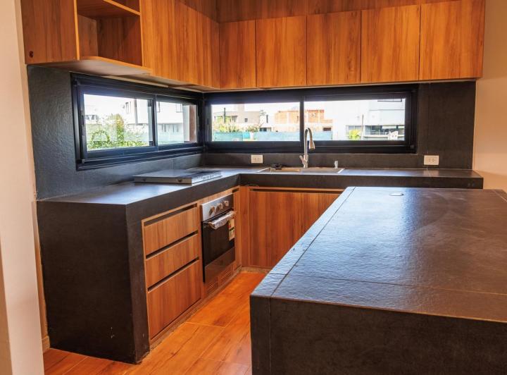 Casa · 140m² · 4 Ambientes · 4 Cocheras
