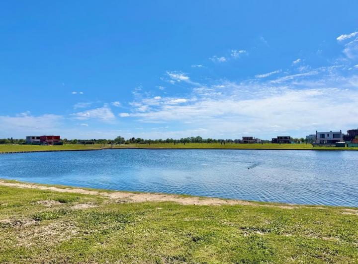 Terreno · 727m²