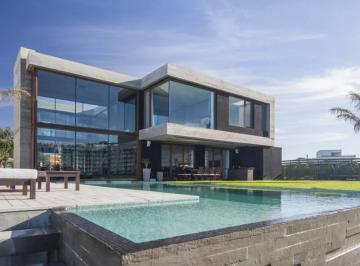 Casa · 400m² · 5 Ambientes · Casa en Venta en El Golf Nordelta