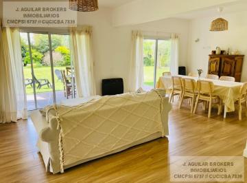 Casa · 220m² · 6 Ambientes · 1 Cochera · Casa en Bella Vista