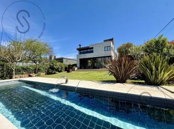 Casa · 388m² · 6 Ambientes · 2 Cocheras · Venta Casa 4 Dorm Premium Las Corzuelas